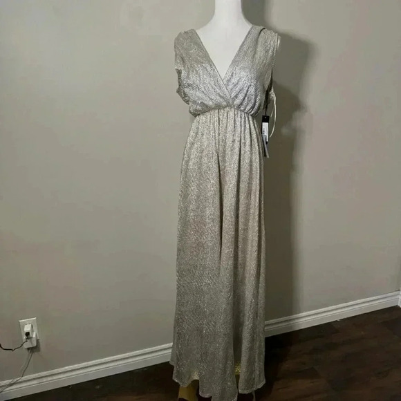 NWT Lulus All That Shimmers Is Gold dress M - Picture 3 of 8